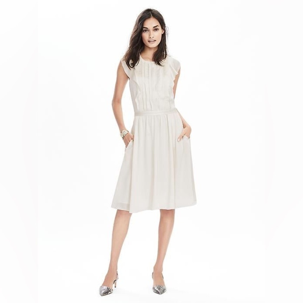 ✨ Banana Republic Cream Ruffle Dress | Size 2